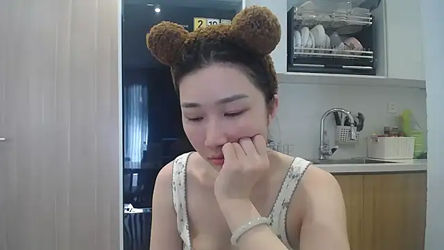 Snapshot of Asiagirll chatting on 06.11.26 Asiagirll online show from 06.11.26