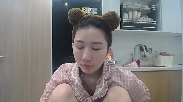Snapshot of Asiagirll chatting on 06.15.26 Asiagirll online show from 06.15.26