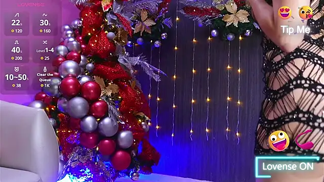 Snapshot of hotties_kittens chatting on 12.18.24 hotties kittens online show from 12.18.24