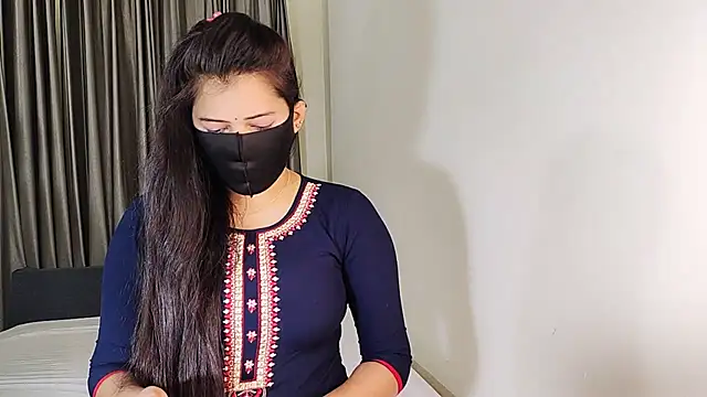 YourLovelyQueen online show from 01.18.25