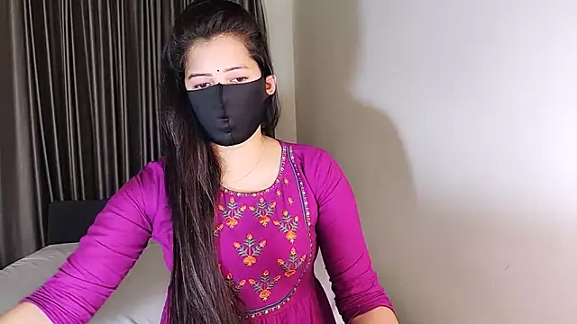 YourLovelyQueen online show from 03.09.25