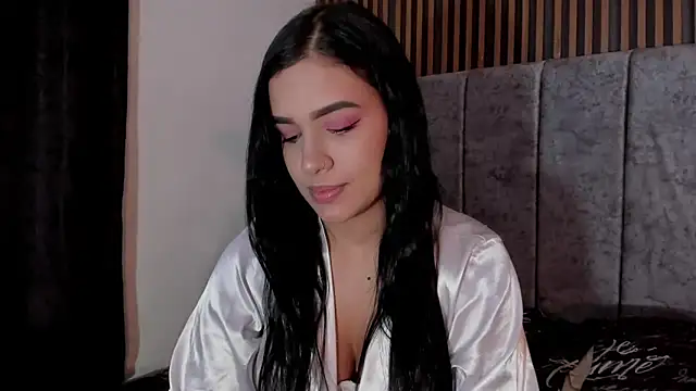 Hanna Risso online show from 12.17.24