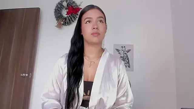 Hanna Risso online show from 12.16.25