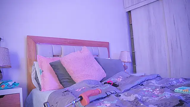 Snapshot of elena_mature chatting on 09.21.25 elena mature online show from 09.21.25