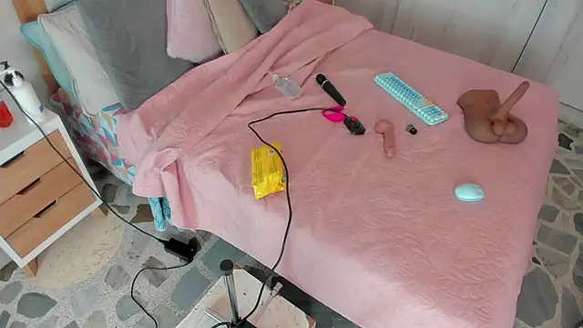 Snapshot of elena_mature chatting on 10.21.25 elena mature online show from 10.21.25