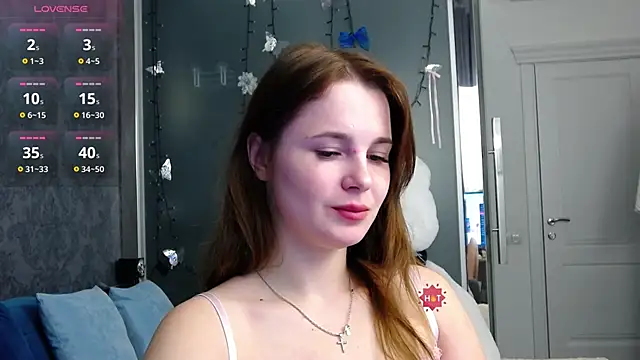 Snapshot of CindyJonson chatting on 10.04.25 CindyJonson online show from 10.04.25