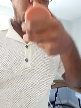 Snapshot of dulcetnukem chatting on 09.22.25 dulcetnukem online show from 09.22.25