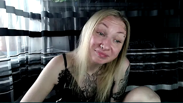 Snapshot of cold_lollipop chatting on 09.20.25 cold lollipop online show from 09.20.25