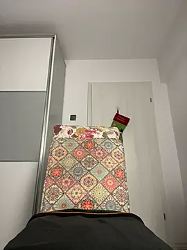 snow flakee online show from 01.05.25