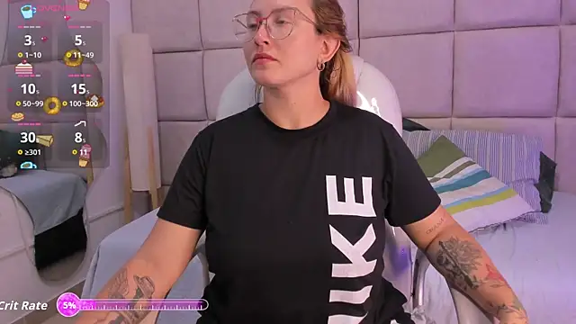 Snapshot of halaaa_1 chatting on 10.24.25 halaaa 1 online show from 10.24.25