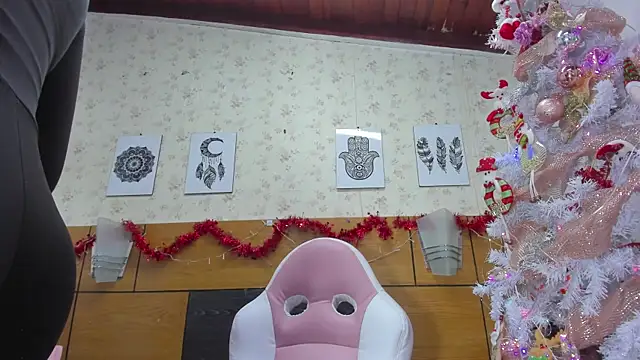 Snapshot of mssburbuja chatting on 12.21.24 mssburbuja online show from 12.21.24