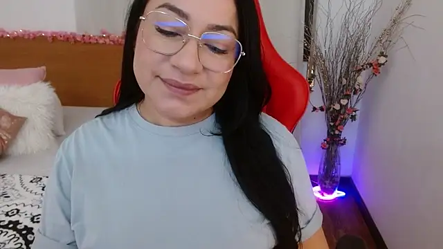 lucy luu  online show from 01.04.25