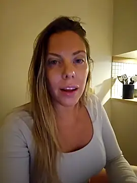 Snapshot of novaforyou1 chatting on 02.20.25 novaforyou1 online show from 02.20.25