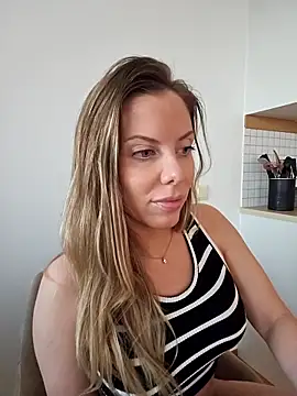 Snapshot of novaforyou1 chatting on 03.07.25 novaforyou1 online show from 03.07.25