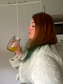 Demure Whore online show from 10.06.25