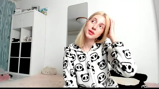 KenzieDawton online show from 03.12.25