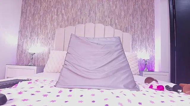 raven lilith  online show from 11.12.25