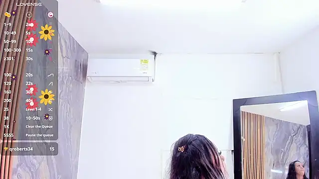 LauraSaenz01 online show from 02.03.26