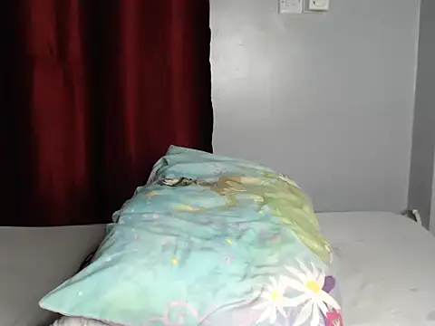 Snapshot of Naughtymis chatting on 10.22.25 Naughtymis online show from 10.22.25