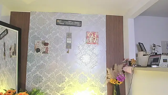 Snapshot of kelly_thomson chatting on 09.24.25 kelly thomson online show from 09.24.25