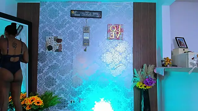 Snapshot of kelly_thomson chatting on 09.30.25 kelly thomson online show from 09.30.25