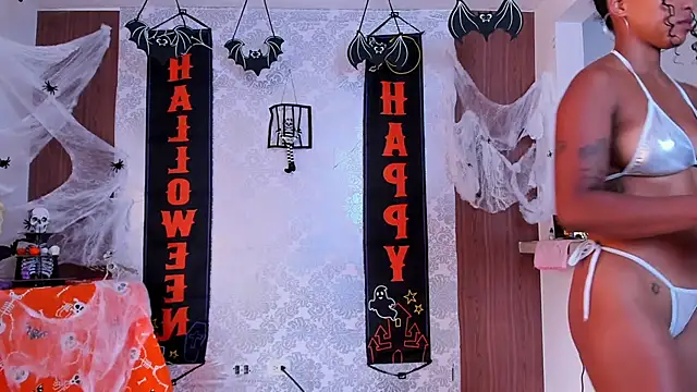 Snapshot of kelly_thomson chatting on 10.16.25 kelly thomson online show from 10.16.25