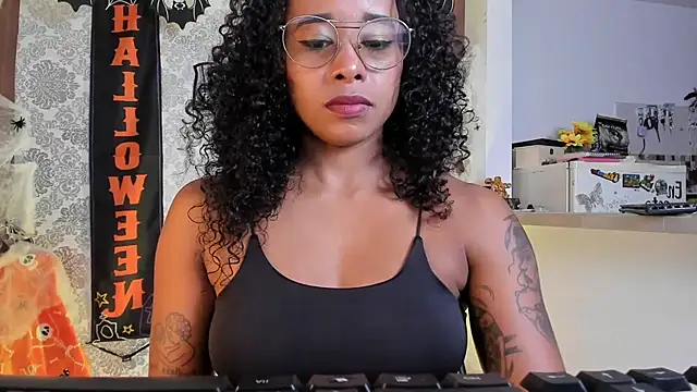 Snapshot of kelly_thomson chatting on 10.30.25 kelly thomson online show from 10.30.25