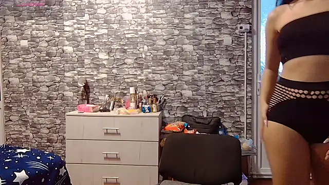 Snapshot of _Mari____ chatting on 10.01.25 Mari online show from 10.01.25