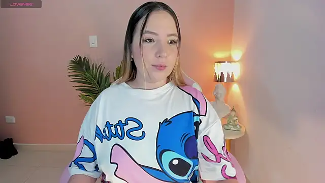 Snapshot of HannaMiller_1 chatting on 11.08.25 HannaMiller 1 online show from 11.08.25