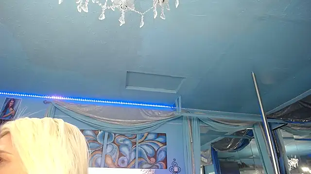 ADRIANNA FOX online show from 10.14.25