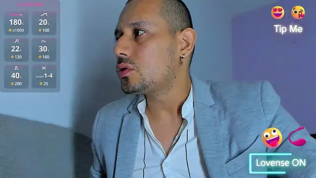 Snapshot of jhonyalzate2 chatting on 12.08.24 jhonyalzate2 online show from 12.08.24