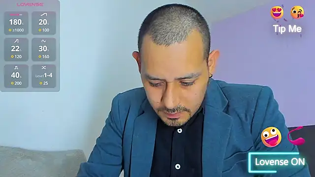 Snapshot of jhonyalzate2 chatting on 12.13.24 jhonyalzate2 online show from 12.13.24