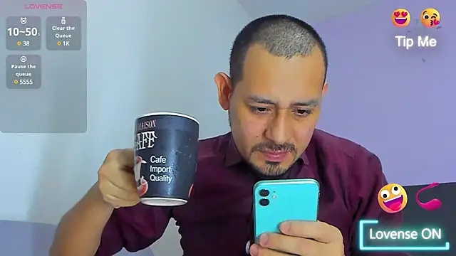 Snapshot of jhonyalzate2 chatting on 12.17.24 jhonyalzate2 online show from 12.17.24