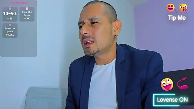 Snapshot of jhonyalzate2 chatting on 12.28.24 jhonyalzate2 online show from 12.28.24