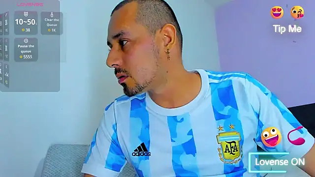 Snapshot of jhonyalzate2 chatting on 12.30.24 jhonyalzate2 online show from 12.30.24