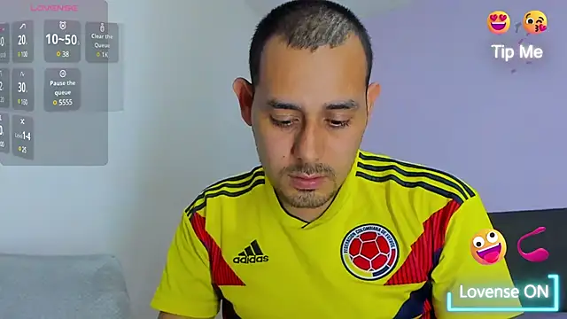 Snapshot of jhonyalzate2 chatting on 01.13.25 jhonyalzate2 online show from 01.13.25