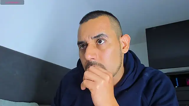 Snapshot of jhonyalzate2 chatting on 03.01.25 jhonyalzate2 online show from 03.01.25