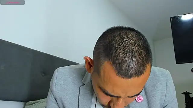 Snapshot of jhonyalzate2 chatting on 03.04.25 jhonyalzate2 online show from 03.04.25