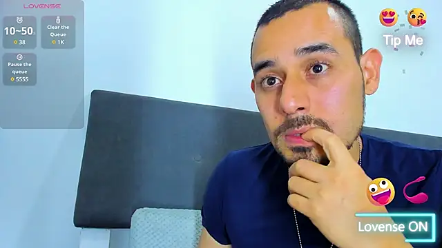 Snapshot of jhonyalzate2 chatting on 03.14.25 jhonyalzate2 online show from 03.14.25