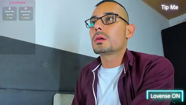 Snapshot of jhonyalzate2 chatting on 09.30.25 jhonyalzate2 online show from 09.30.25