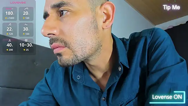 Snapshot of jhonyalzate2 chatting on 10.05.25 jhonyalzate2 online show from 10.05.25