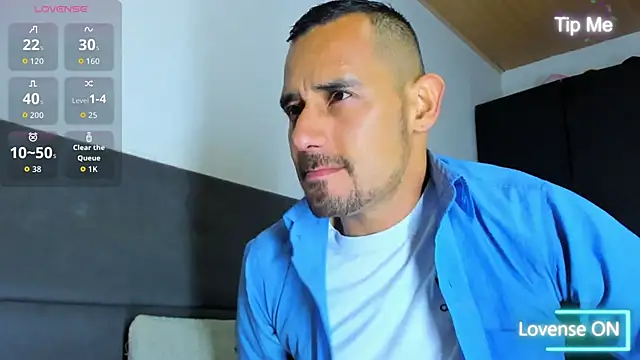 Snapshot of jhonyalzate2 chatting on 10.15.25 jhonyalzate2 online show from 10.15.25