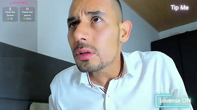 Snapshot of jhonyalzate2 chatting on 10.16.25 jhonyalzate2 online show from 10.16.25