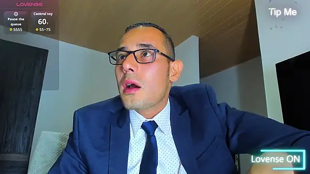 Snapshot of jhonyalzate2 chatting on 10.22.25 jhonyalzate2 online show from 10.22.25