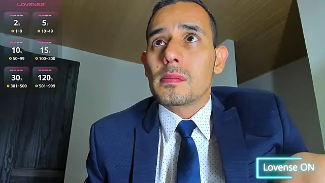 Snapshot of jhonyalzate2 chatting on 10.28.25 jhonyalzate2 online show from 10.28.25