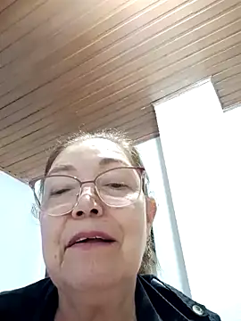 Vicky Rosse online show from 03.05.25