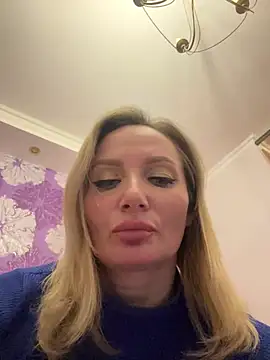 Snapshot of AngelOxy chatting on 12.07.24 AngelOxy online show from 12.07.24