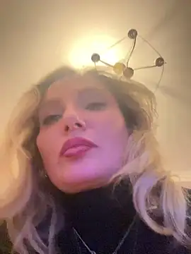 Snapshot of AngelOxy chatting on 12.12.24 AngelOxy online show from 12.12.24