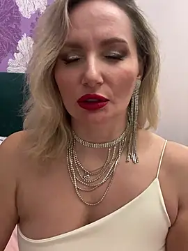 Snapshot of AngelOxy chatting on 12.25.24 AngelOxy online show from 12.25.24