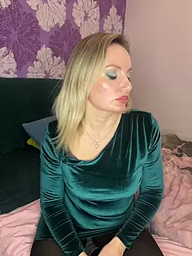 Snapshot of AngelOxy chatting on 12.29.24 AngelOxy online show from 12.29.24